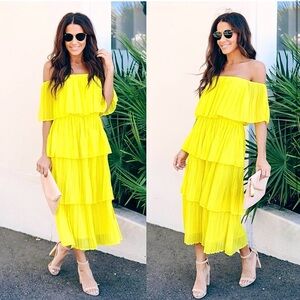 Women’s VICI Bonifacio Tiered Pleated Midi Dress - Yellow - Medium